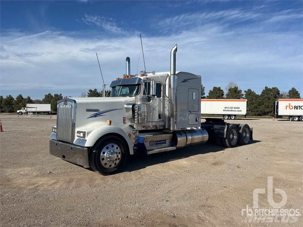 Kenworth W900 Тягачі