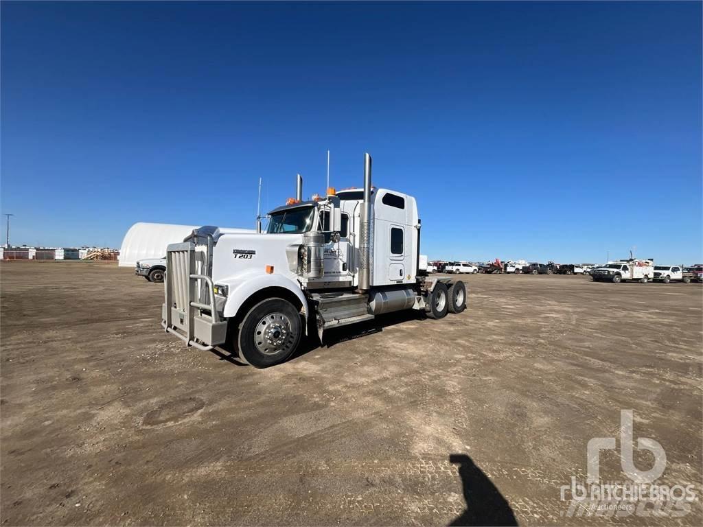 Kenworth W900 Тягачі