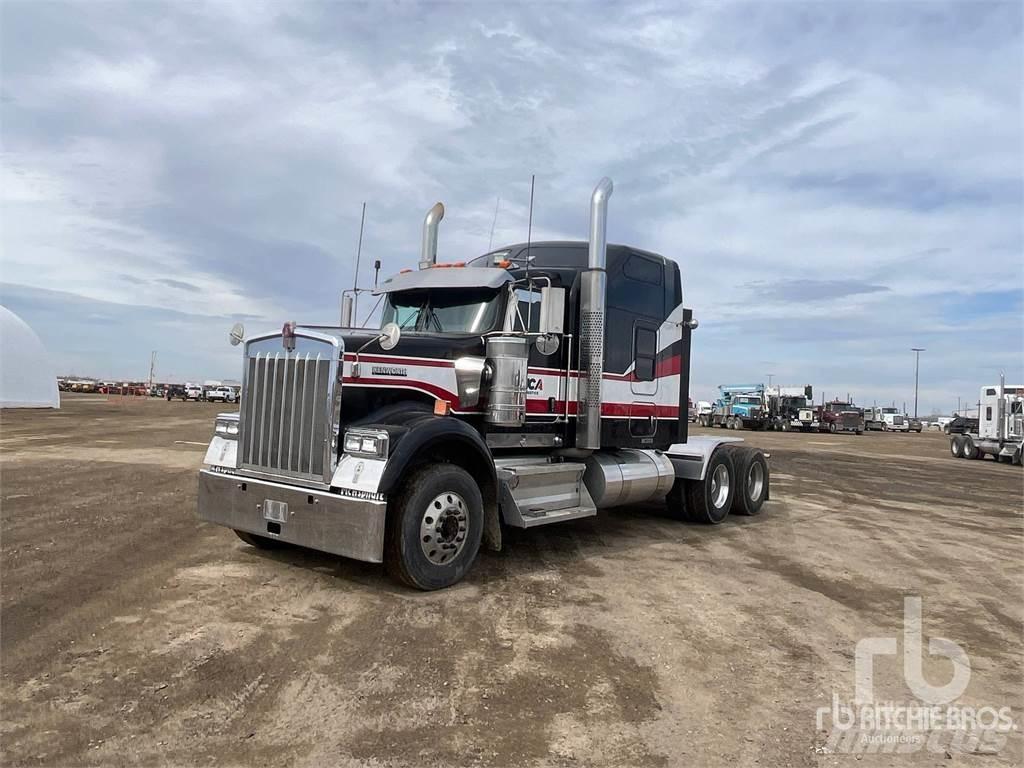 Kenworth W900 Тягачі