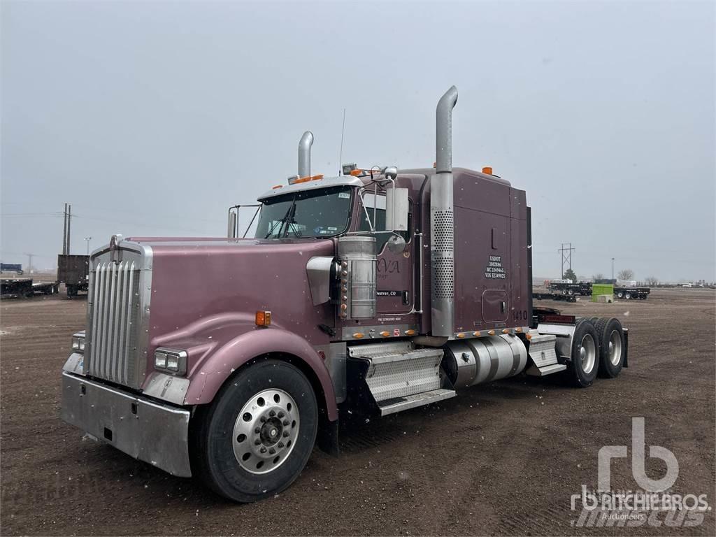 Kenworth W900 Тягачі