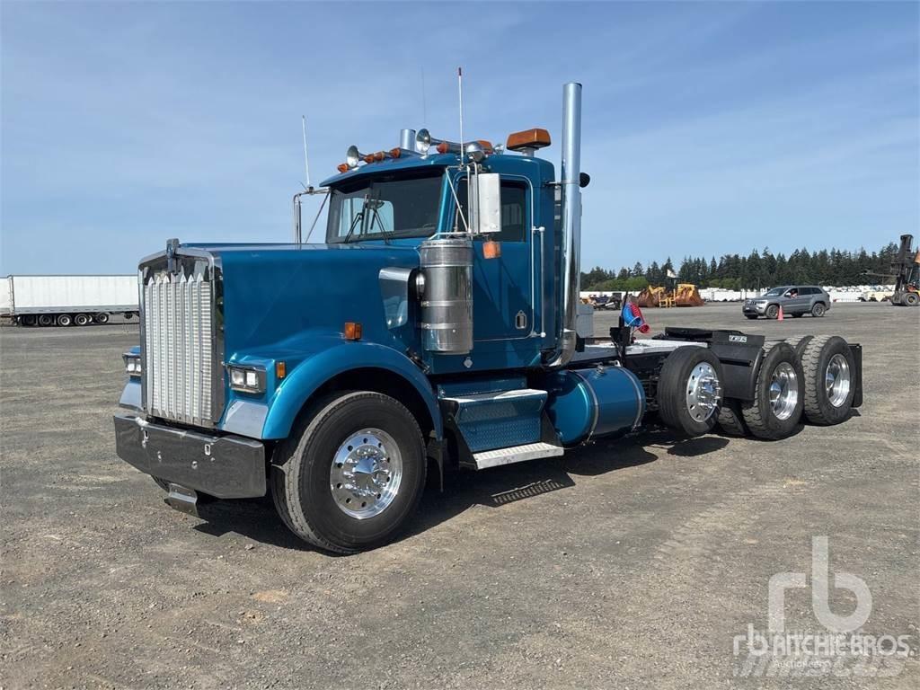 Kenworth W900 Тягачі