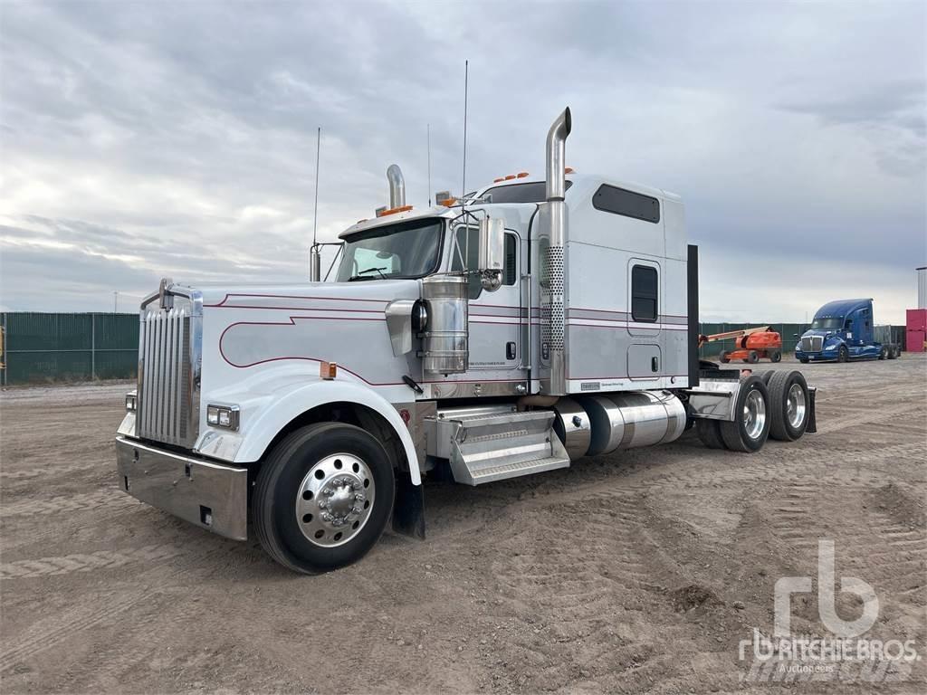 Kenworth W900 Тягачі