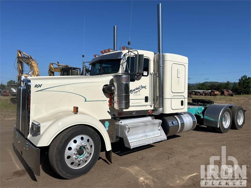 Kenworth W900 Тягачі