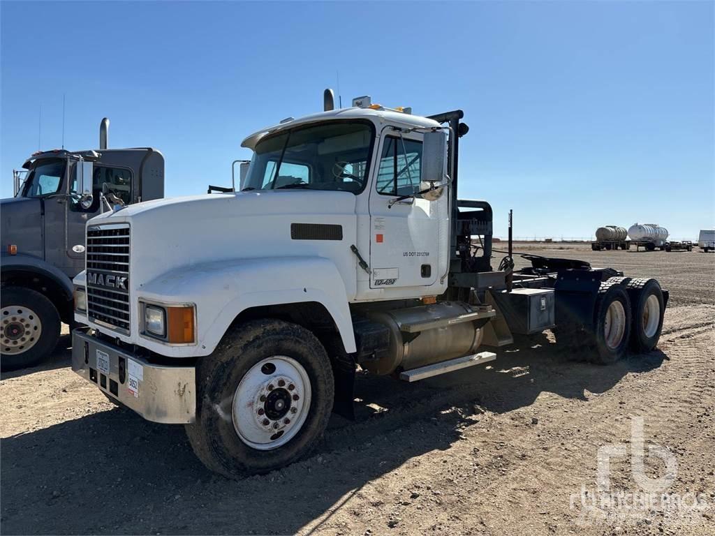 Mack CH613 Бортові вантажівки