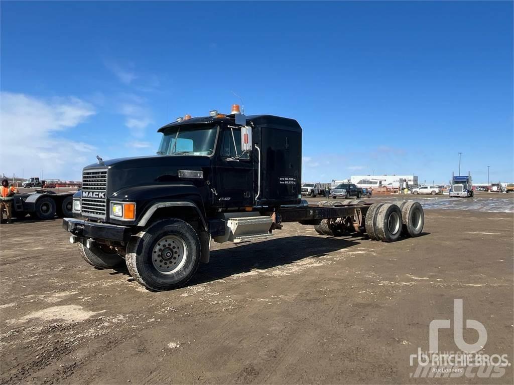 Mack CH613 Шасі з кабіною