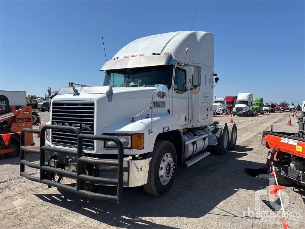 Mack CH613 Тягачі