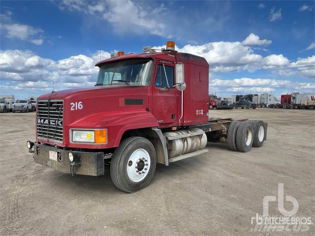 Mack CH613 Шасі з кабіною