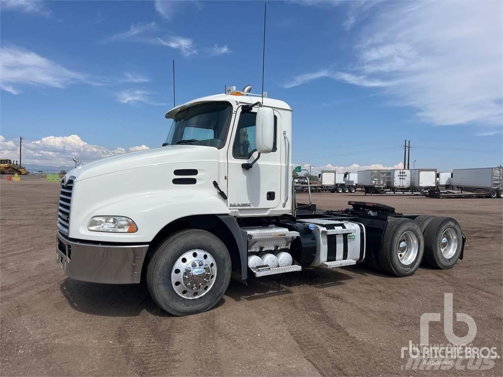 Mack CH613 Тягачі