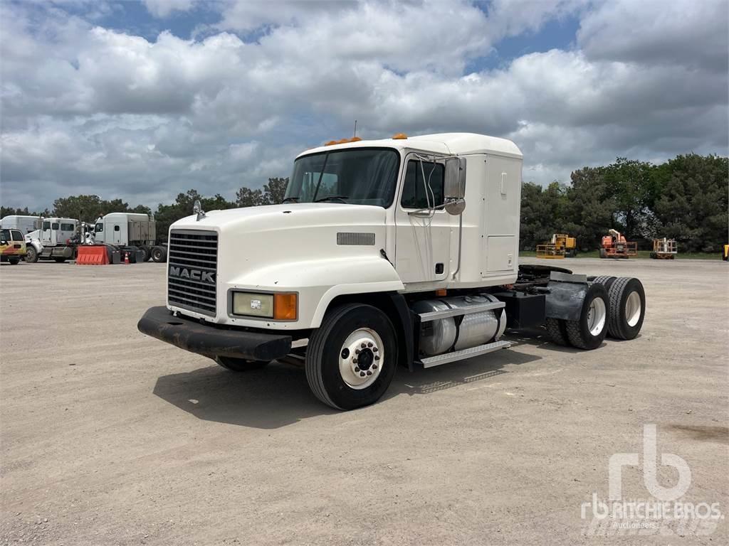 Mack CH613 Тягачі