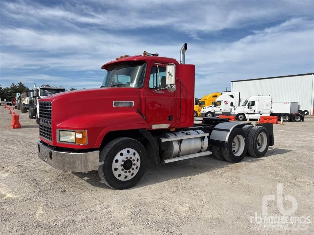 Mack CH613 Тягачі