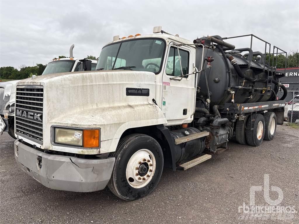 Mack CH613 Комбі/Вакуумні вантажівки