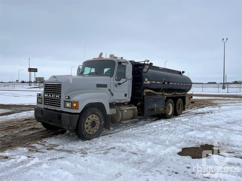 Mack CHN613 Поливальні машини