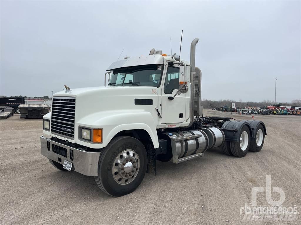 Mack CHU613 Тягачі