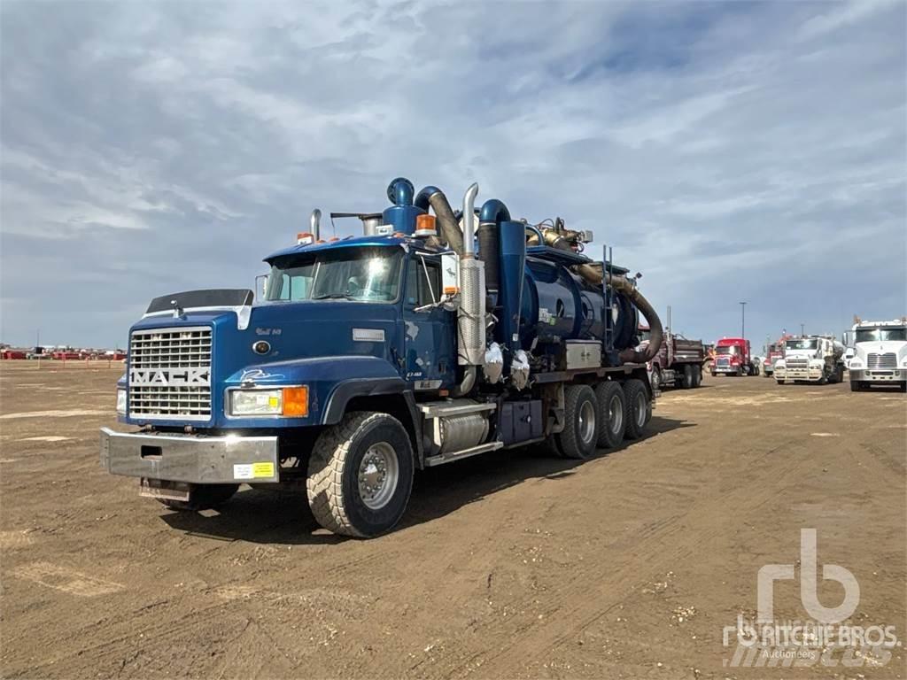 Mack CL713 Комбі/Вакуумні вантажівки