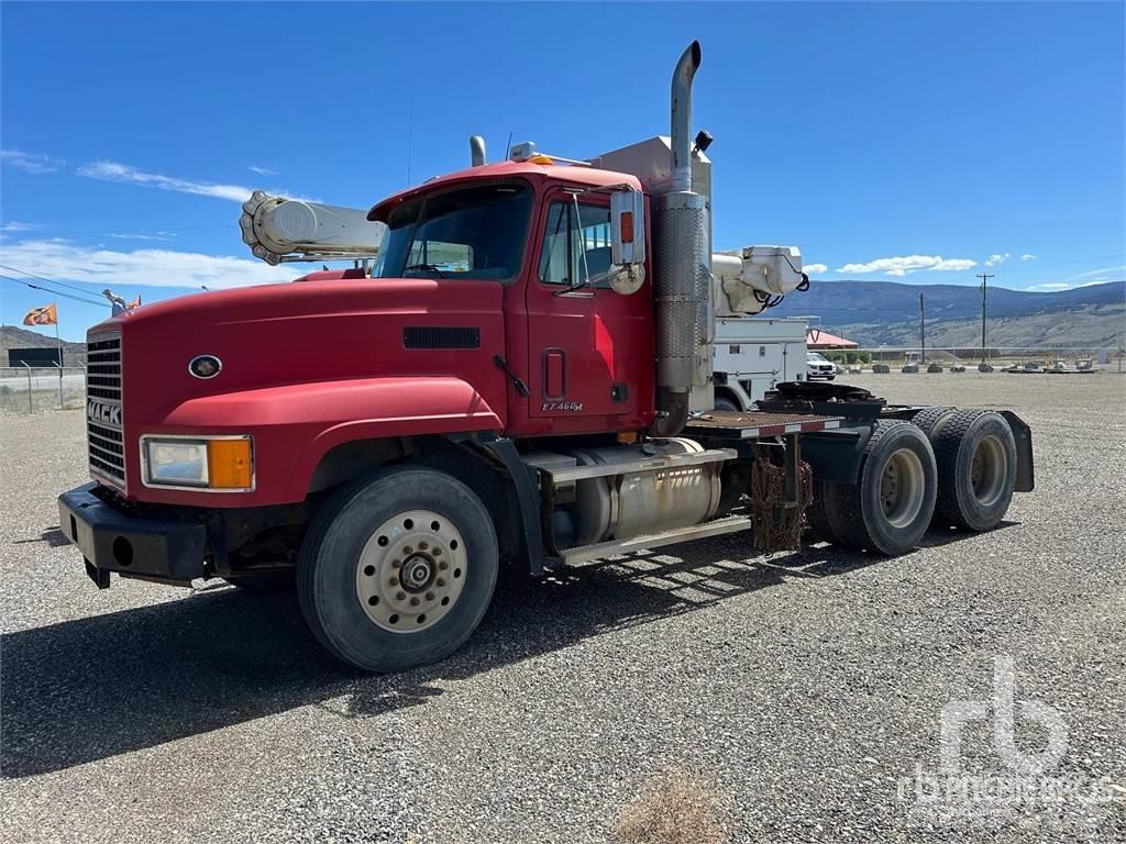 Mack CL713 Тягачі