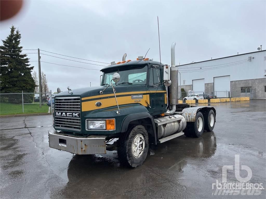 Mack CL713 Тягачі