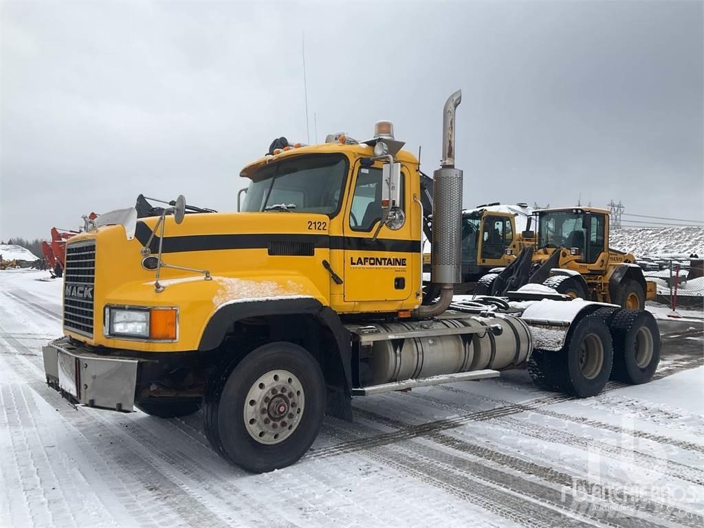 Mack CL733 Тягачі