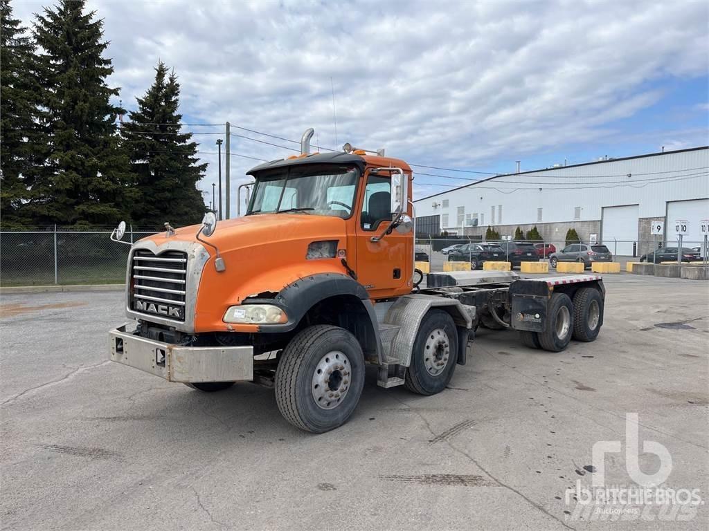 Mack CT713 Шасі з кабіною