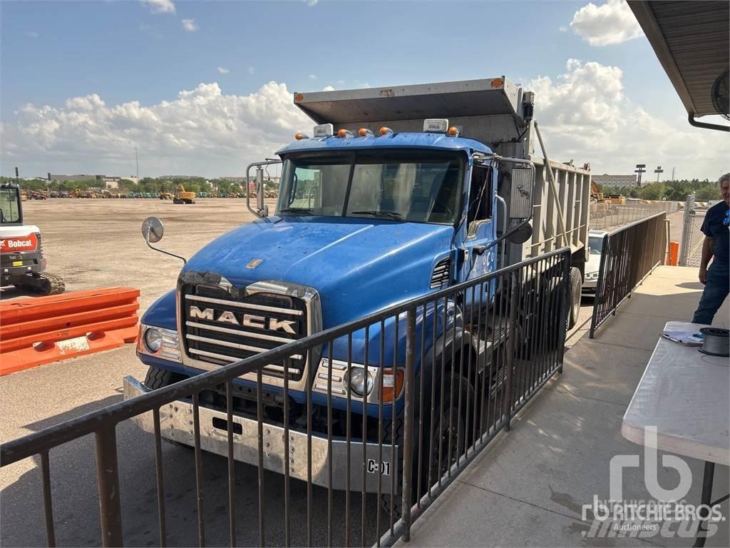 Mack CV713 Самоскиди
