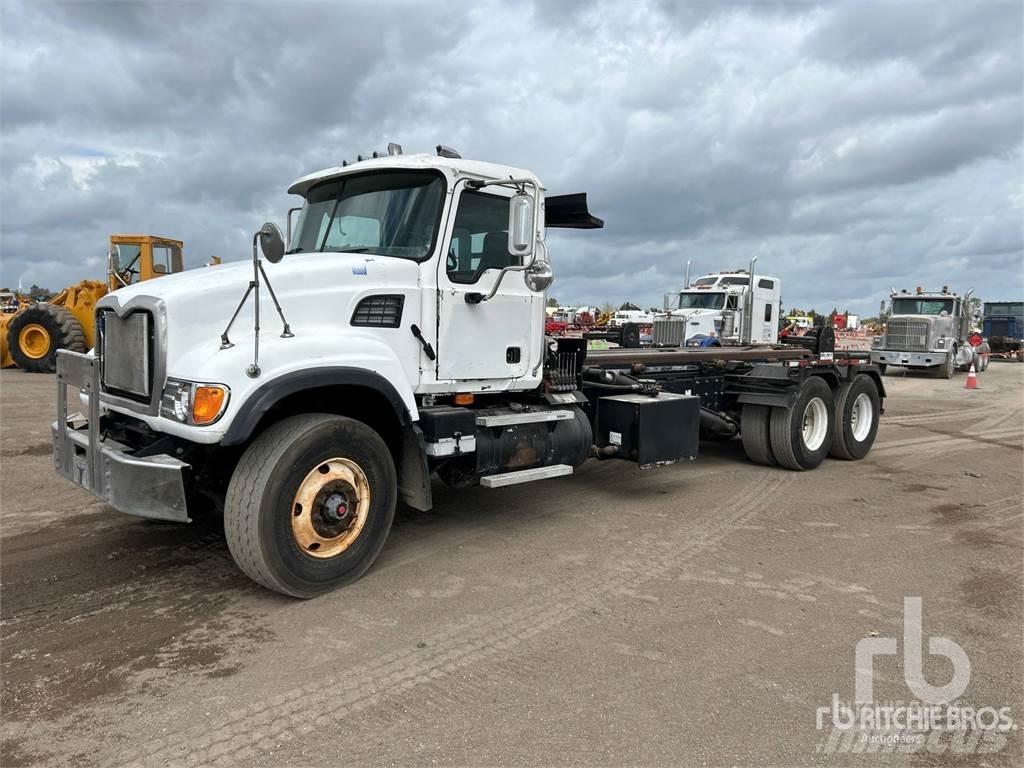 Mack CV713 Контейнеровози