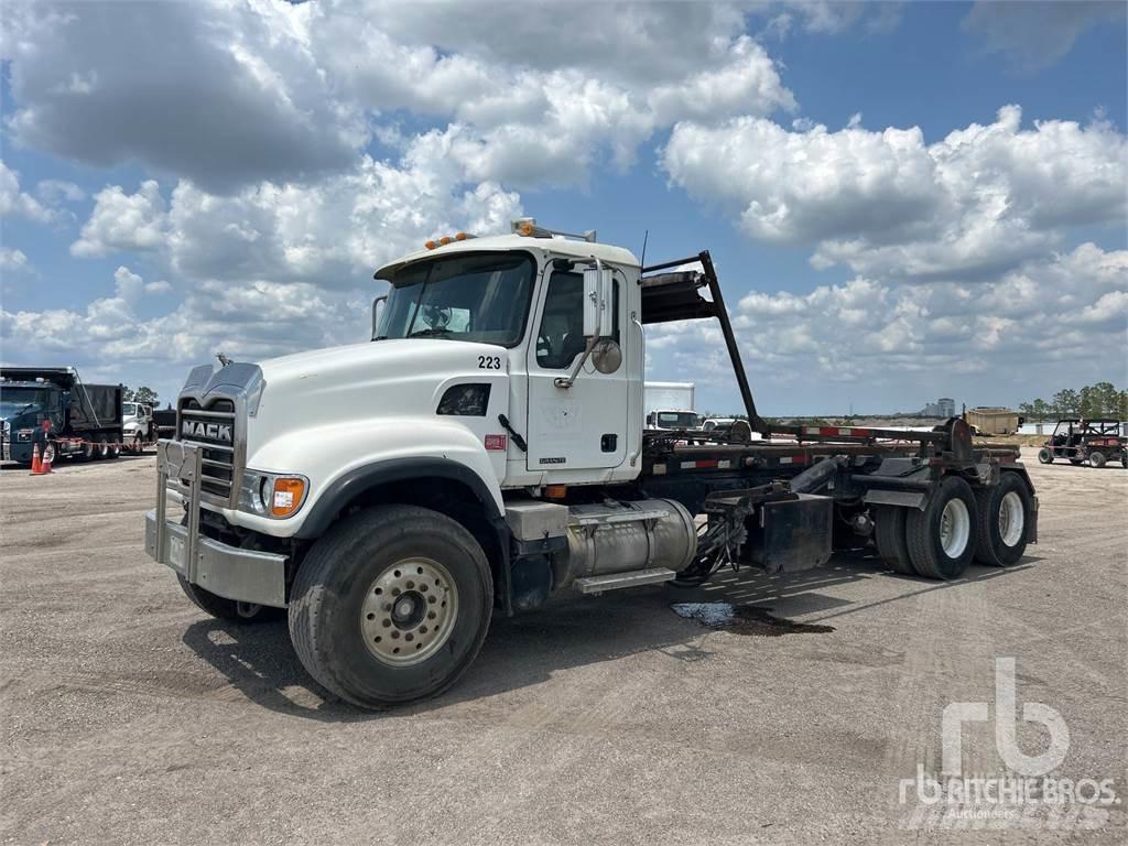 Mack CV713 Контейнеровози