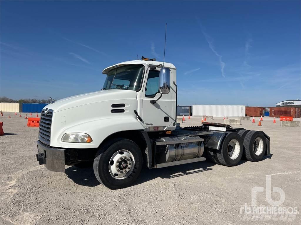 Mack CX613 Тягачі