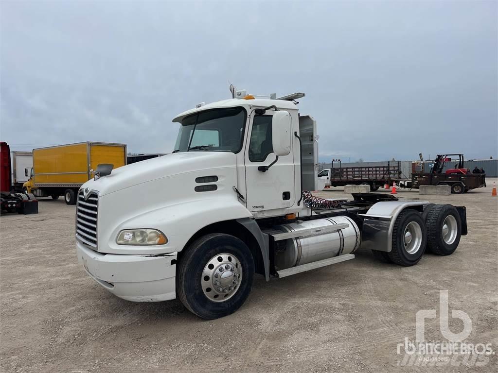 Mack CXN613 Тягачі