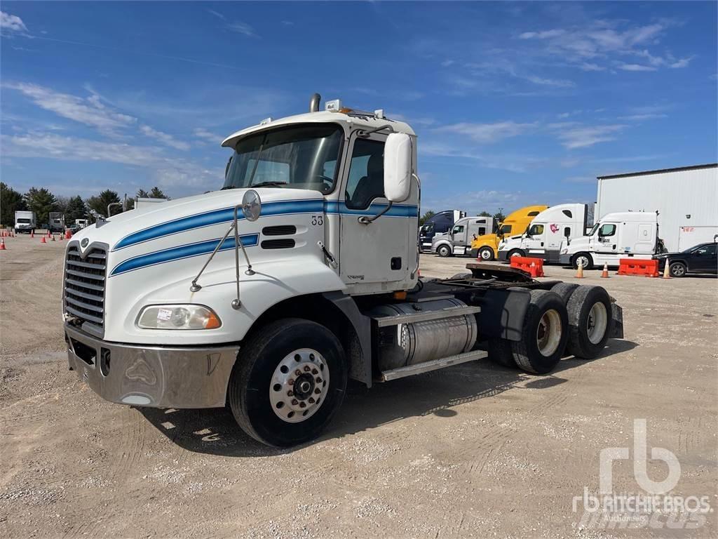 Mack CXN613 Тягачі
