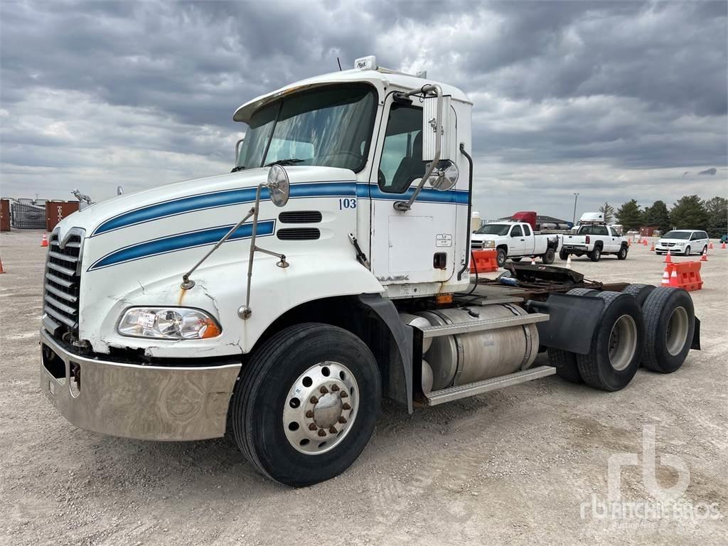 Mack CXP613 Тягачі