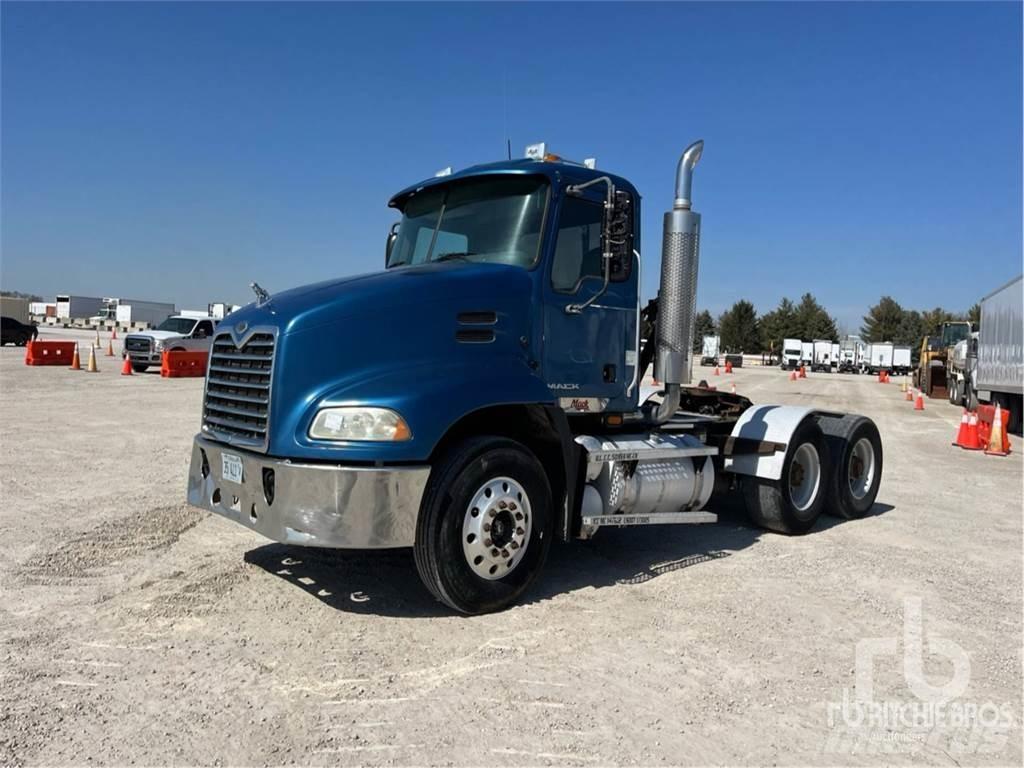 Mack CXP613 Тягачі