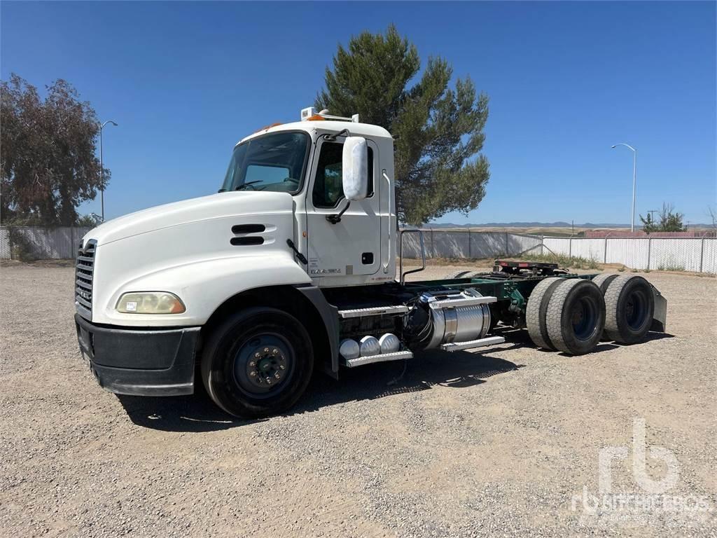 Mack CXU600 Тягачі