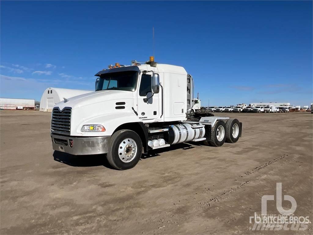 Mack CXU613 Тягачі