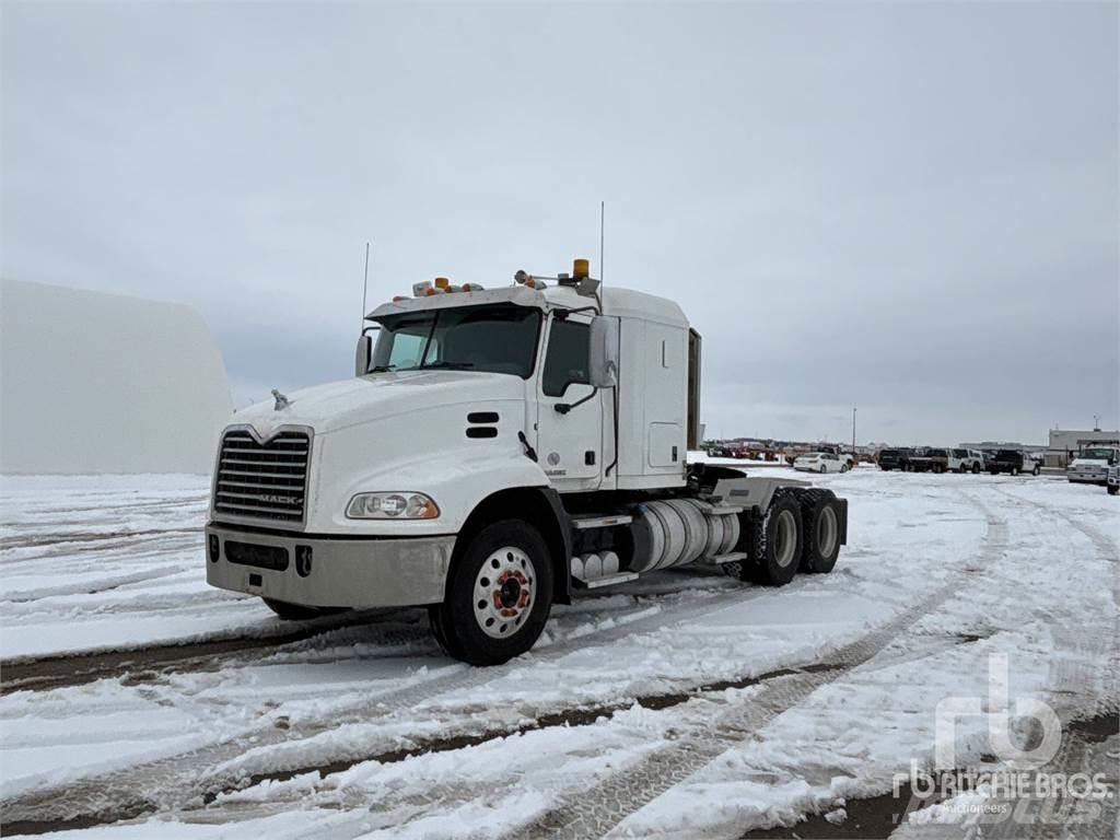 Mack CXU613 Тягачі