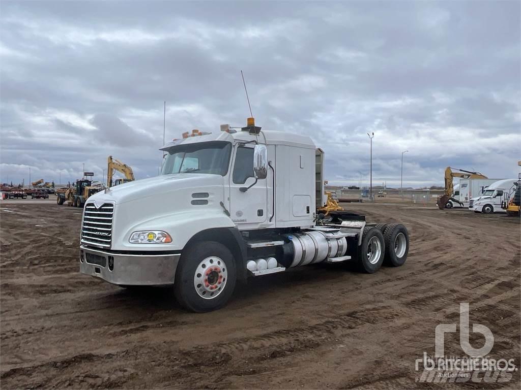 Mack CXU613 Тягачі