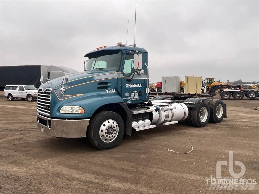 Mack CXU613 Тягачі