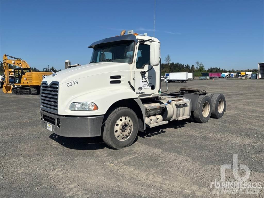 Mack CXU613 Тягачі