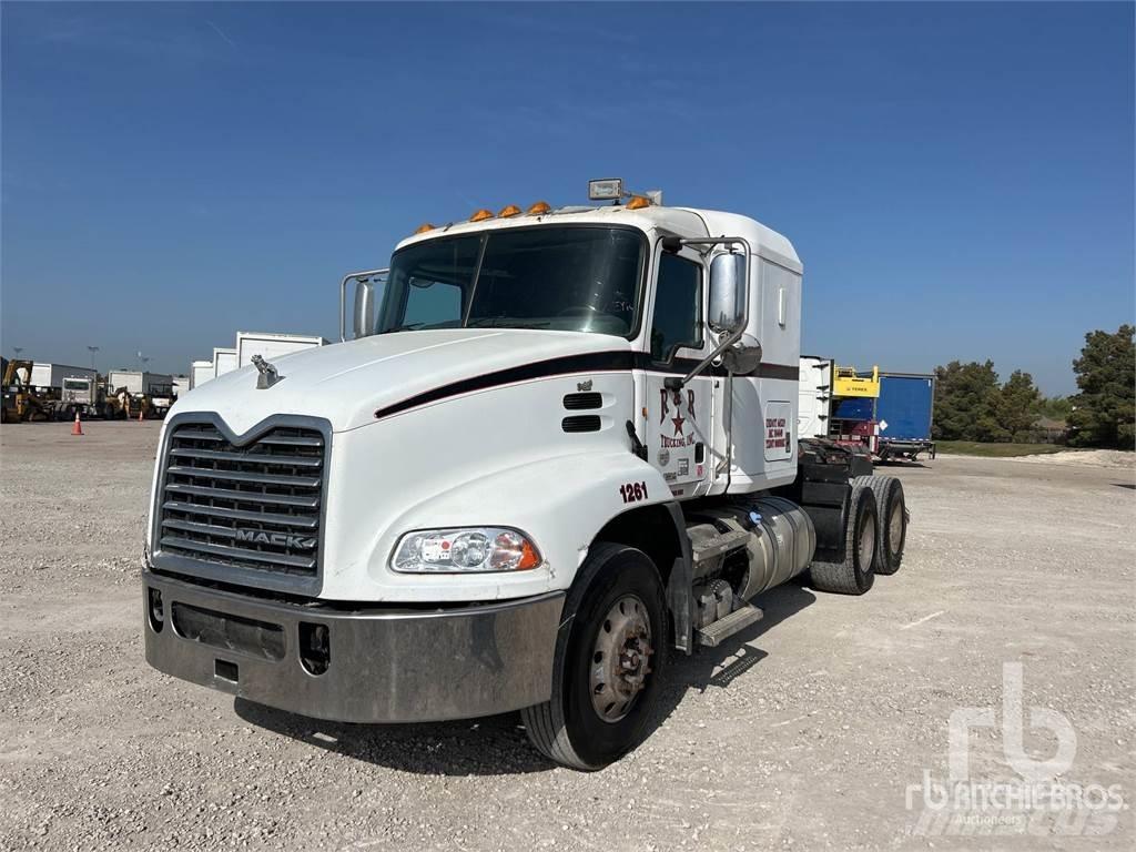 Mack CXU613 Тягачі