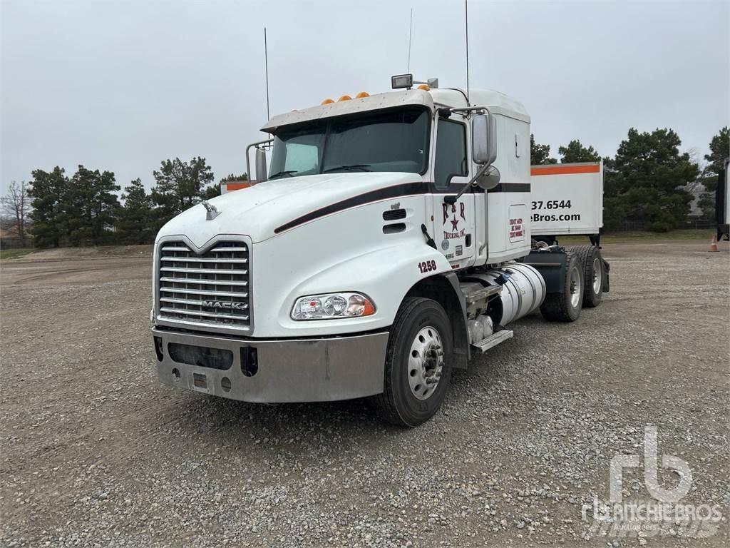 Mack CXU613 Тягачі
