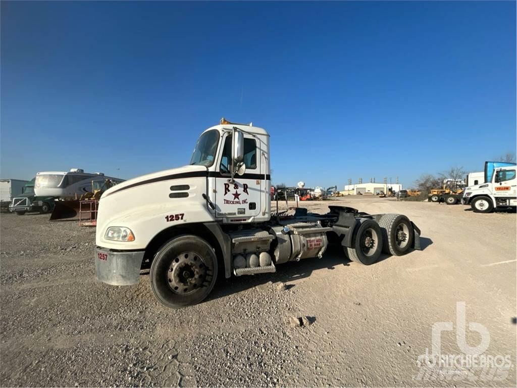 Mack CXU613 Тягачі