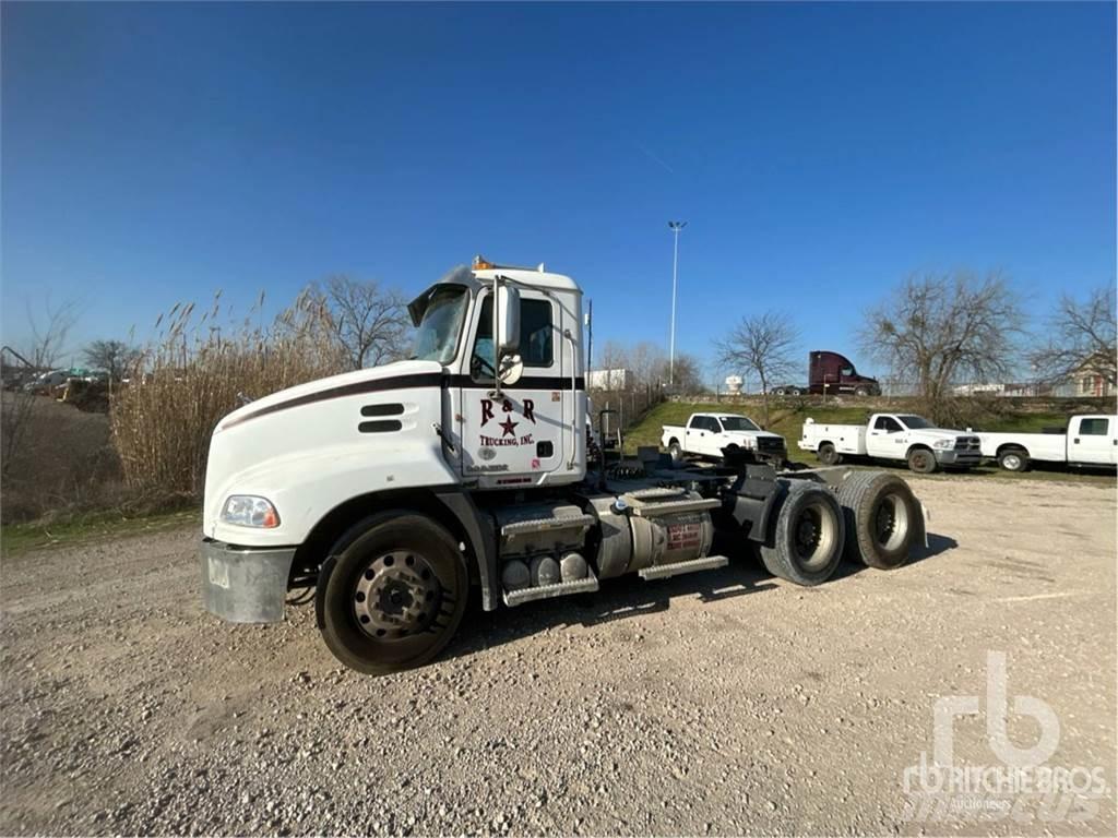 Mack CXU613 Тягачі