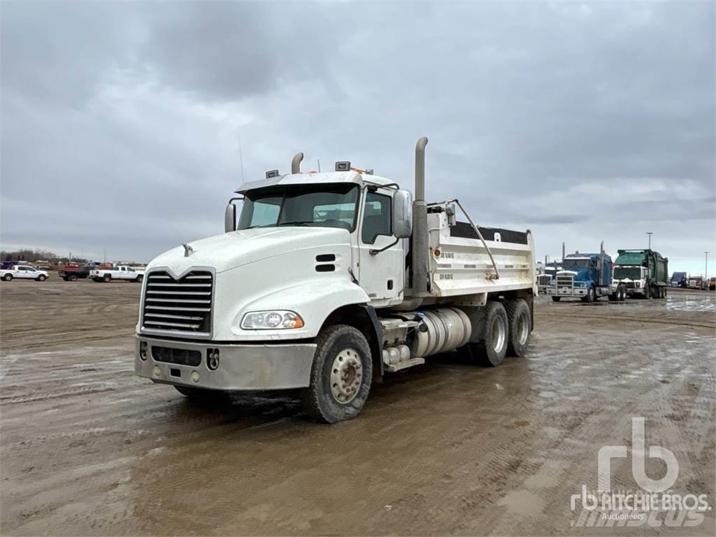 Mack CXU613 Самоскиди