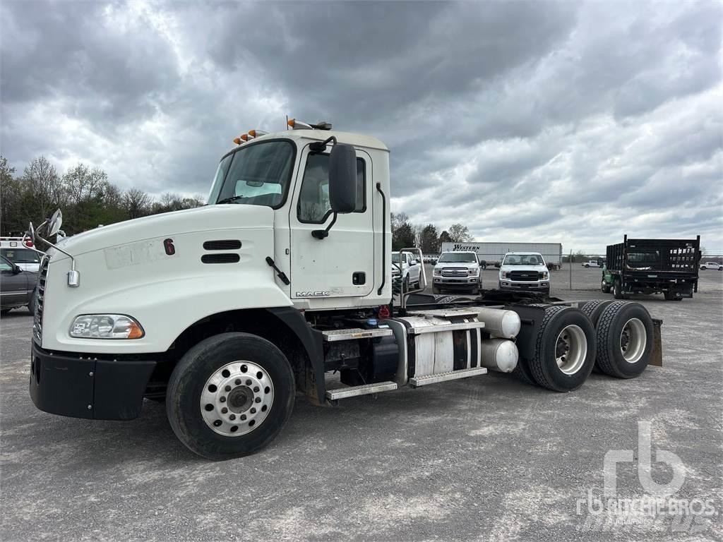 Mack CXU613 Тягачі