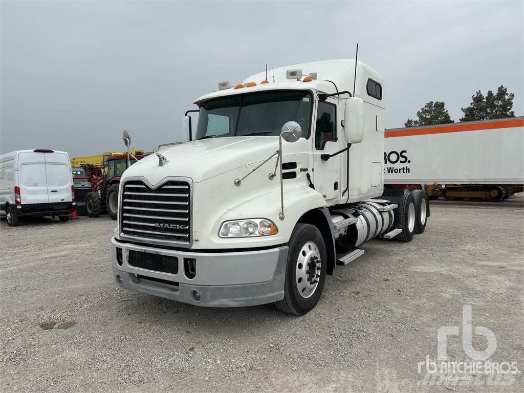 Mack CXU613 Тягачі