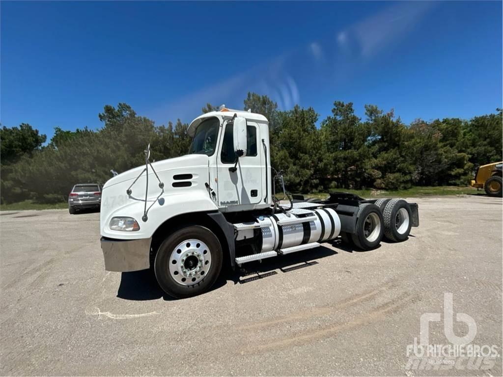 Mack CXU613 Тягачі