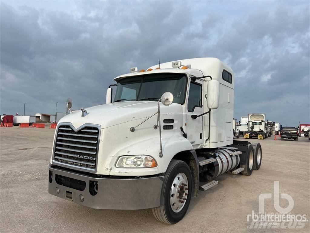 Mack CXU613 Тягачі
