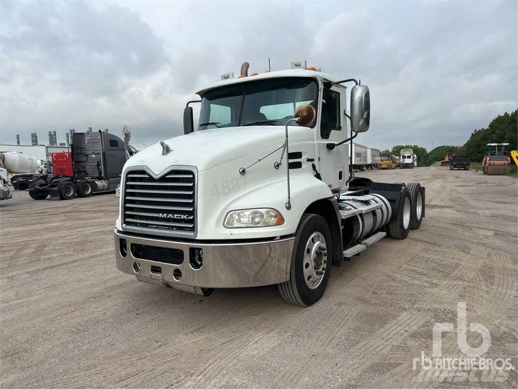 Mack CXU613 Тягачі