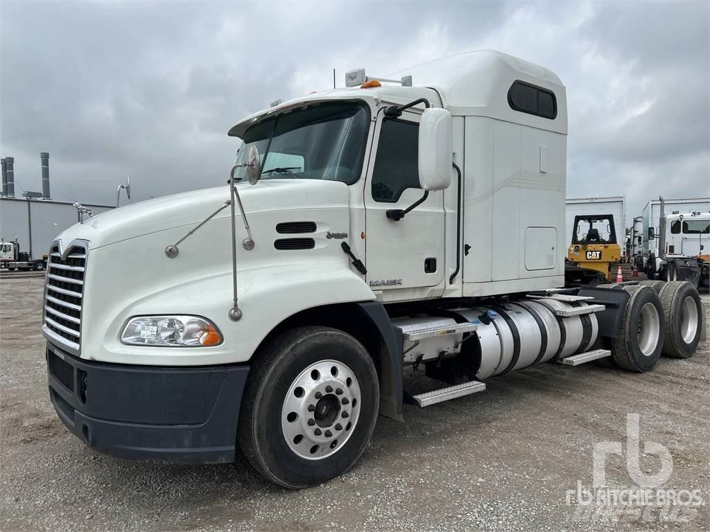 Mack CXU613 Тягачі