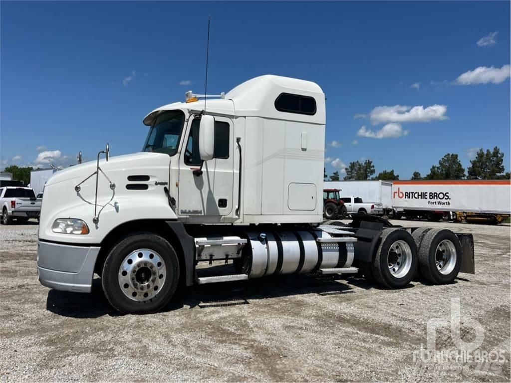Mack CXU613 Тягачі