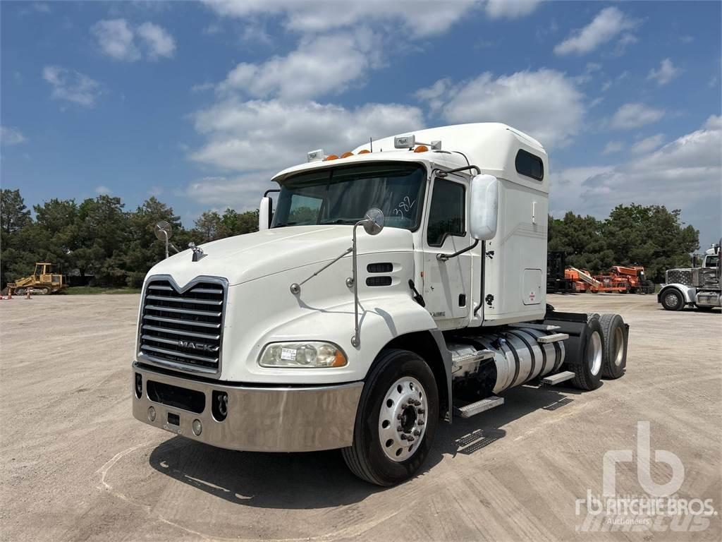 Mack CXU613 Тягачі