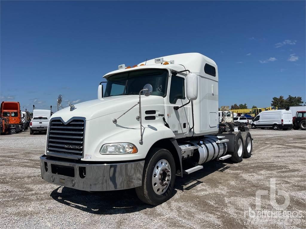 Mack CXU613 Тягачі